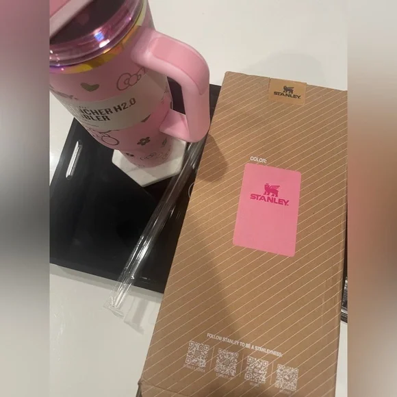 Unisex Stanley Hello Kitty Pink Magenta 40oz Quencher H2.0 Tumbler - Picture 9 of 14